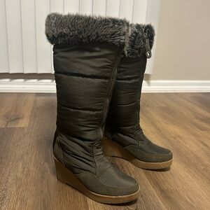 JUICY COUTURE Faux Fur Lined Knee High Platform Wedge boots Full Zip Green SZ 8